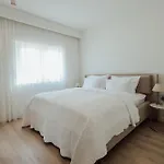 Saint Hill Apartment *