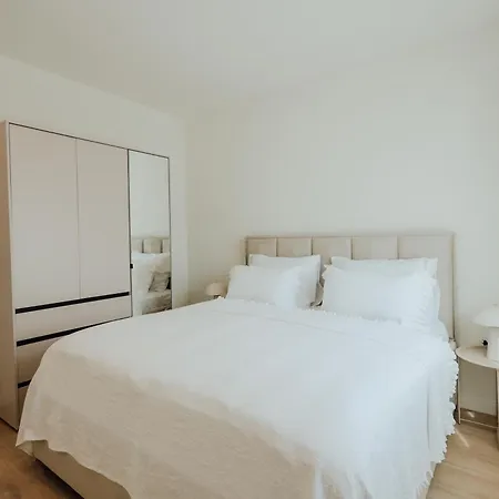 Saint Hill Apartment